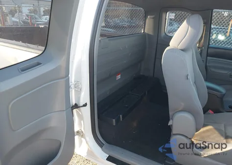 2015 Toyota Tacoma z USA, uszkodzony, nr VIN 5TFUX4EN2FX036832